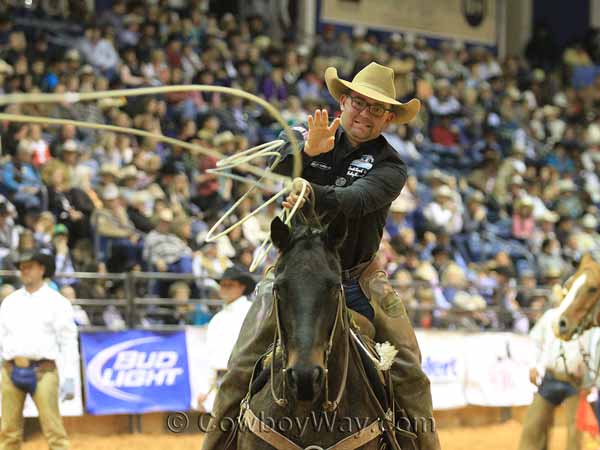 Glen Collinge ropes for the Arndt/Bailey team